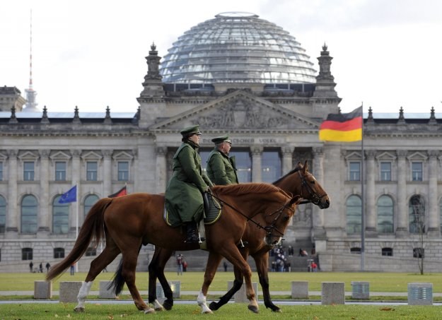 Niemcy mają wyłożyć na pakiet kryzysoway co najmniej 123 mld euro /AFP