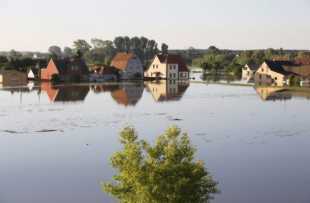 Niemcy od kilku dni walczą z powodzią /Christian Charisius   /PAP