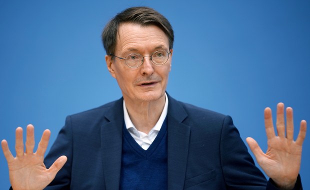 Niemcy: Omikron w ciągu kilku dni całkowicie wyprze Deltę