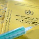 Niemcy: Pielęgniarka ze sfałszowanym certyfikatem szczepień. Nie żyją trzy osoby