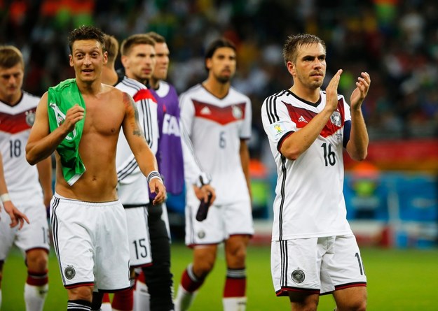 Niemcy po wygranym meczu /Abedin Taherkenareh   /PAP/EPA