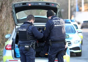 Niemcy: Policjant śmiertelnie postrzelił agresywnego 31-latka z nożem