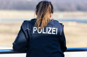 Niemcy: Policjantka pozytywnie wypowiadała się o terroryście i pisała do niego listy. Została zawieszona