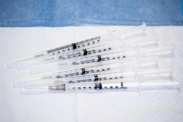 Niemcy przodują w szczepieniach przeciw Covid-19 w Europie /MICHAEL REYNOLDS    /PAP/EPA