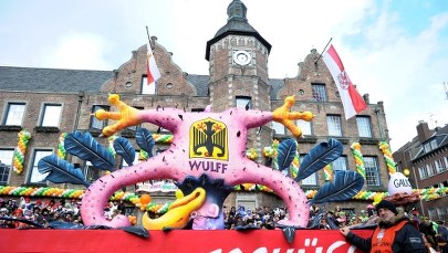 Niemcy śmieją się z Christiana Wulffa. Były prezydent bohaterem karnawałowych pochodów 