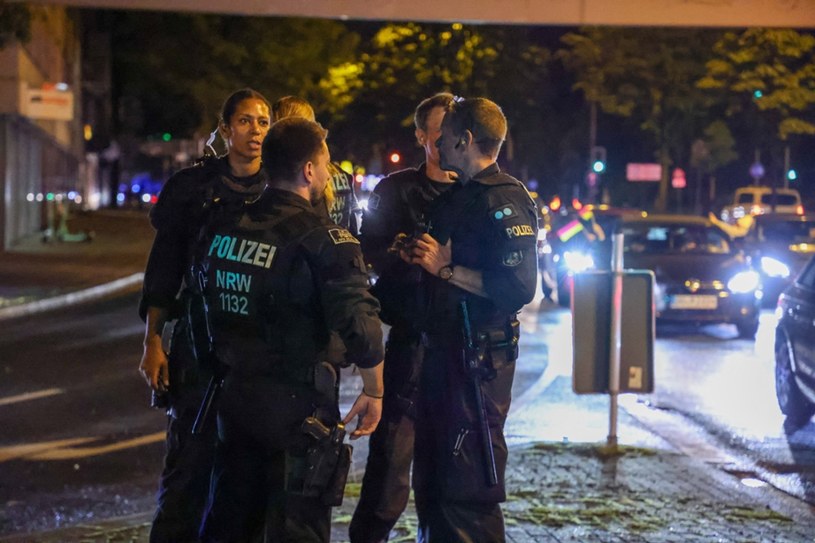 Niemcy sobie nie radzą, skandal po meczu w Dortmundzie. Policjant do kibica: "Sikaj w spodnie"