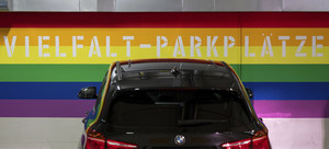 Niemcy: Specjalne miejsca parkingowe dla osób LGBT i imigrantów