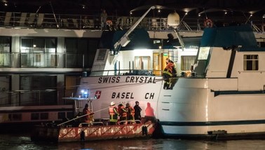 Niemcy: Statek pasażerski uderzył w filar mostu
