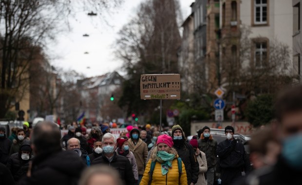 Niemcy: Trzy razy więcej zakażeń niż tydzień temu. Władze zapowiadają restrykcje
