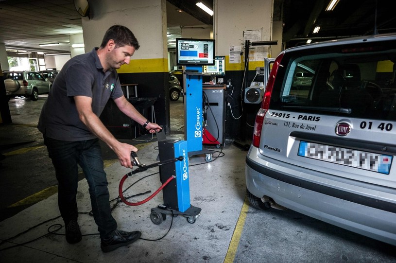 Niemcy twierdzą, że Fiat oszukiwał przy pomiarach emisji spalin /AFP