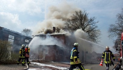 Niemcy: Uchodźca podpalił własną kwaterę