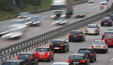 Niemcy uwalniają autostrady. Władze znoszą stare ograniczenia prędkości