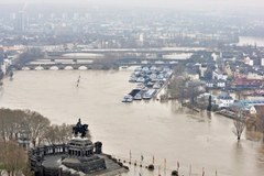 Niemcy walczą z powodzią po odwilży