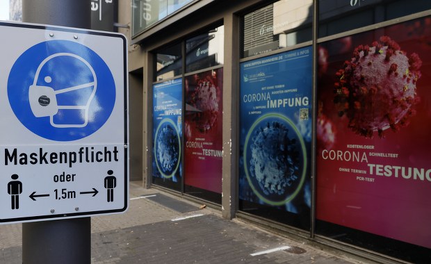 Niemcy wprowadzają kolejne obostrzenia. Dotyczy to także zaszczepionych