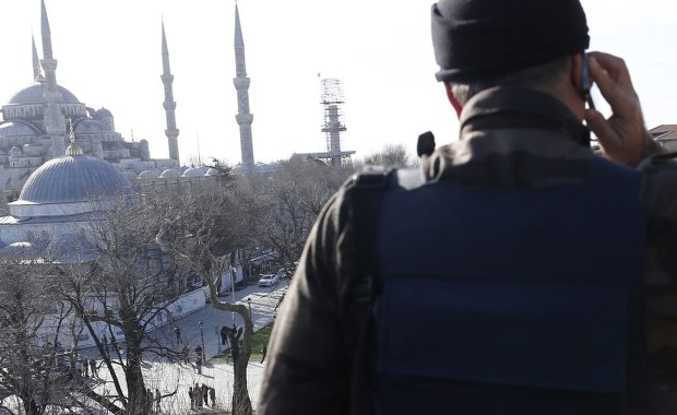 Niemcy wśród ofiar ataku w Turcji. Zamachowiec-samobójca wysadził się przed Błękitnym Meczetem