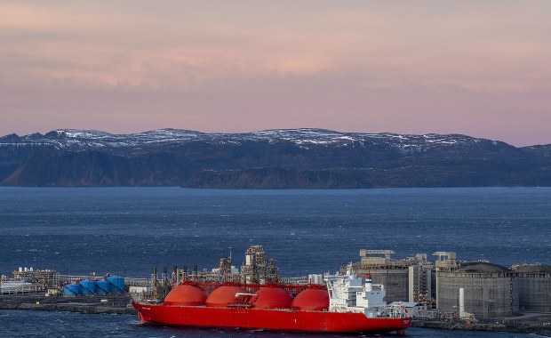 Niemcy wysyłają okręty i samoloty w pobliże norweskich platform wiertniczych