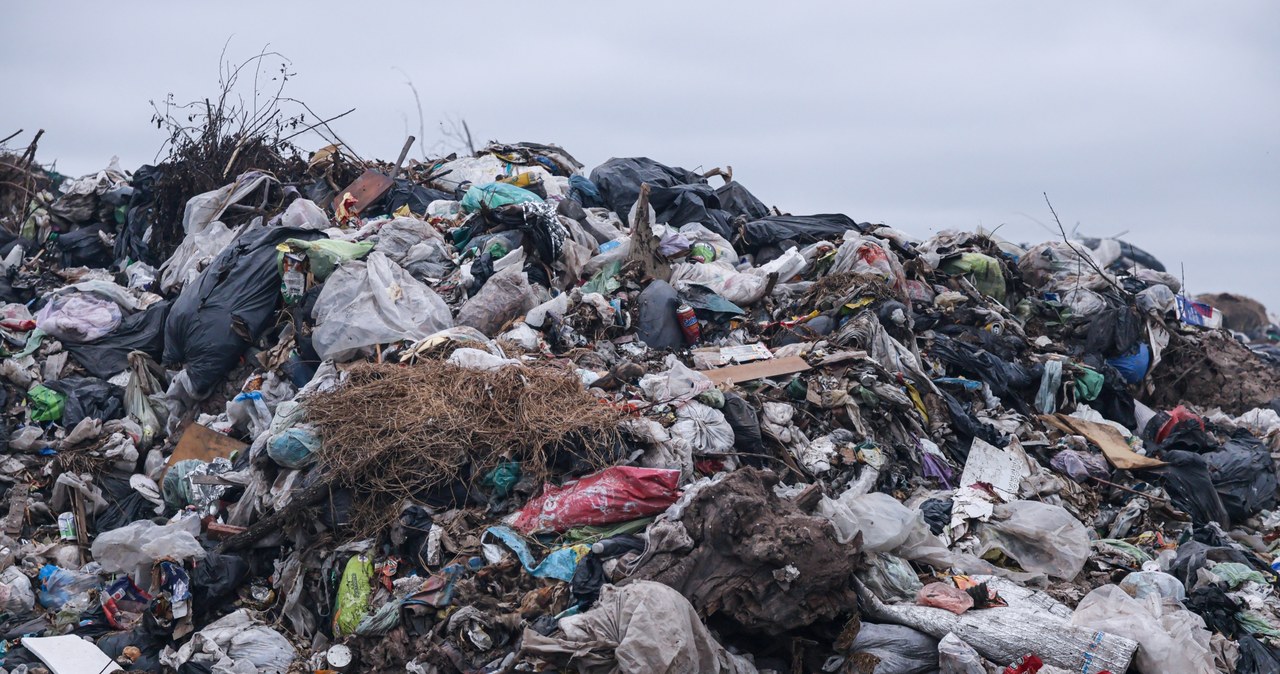 Niemcy zapłacą 2,5 mln euro za odbiór nielegalnych odpadów z Tuplic (zdj. ilustracyjne) /LUCIANO GONZALEZAN / ADOLU / Anadolu via AFP /AFP