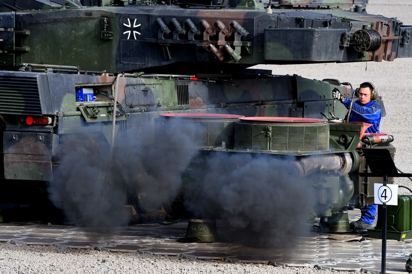 Niemcy zdecydowały się przekazać Ukrainie czołgi Leopard 2 /PATRIK STOLLARZ /AFP