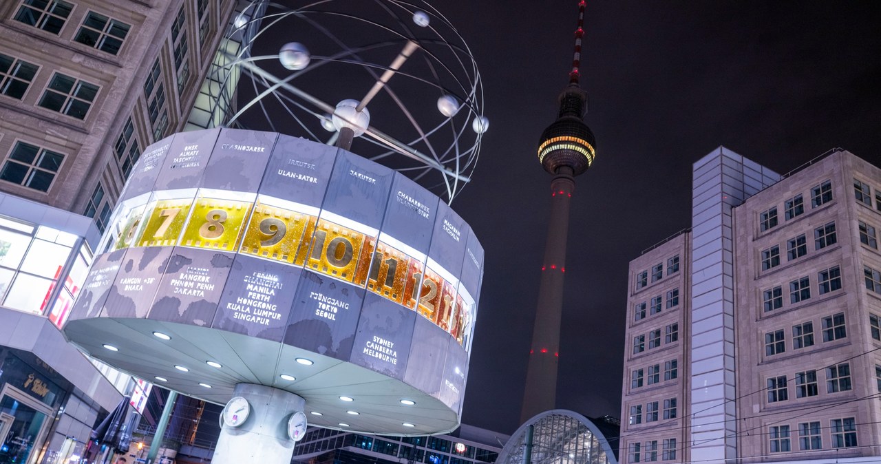 Niemcy zmagają się z kryzysem. Na zdj. nocny Berlin (AlexanderPlatz) /AFP