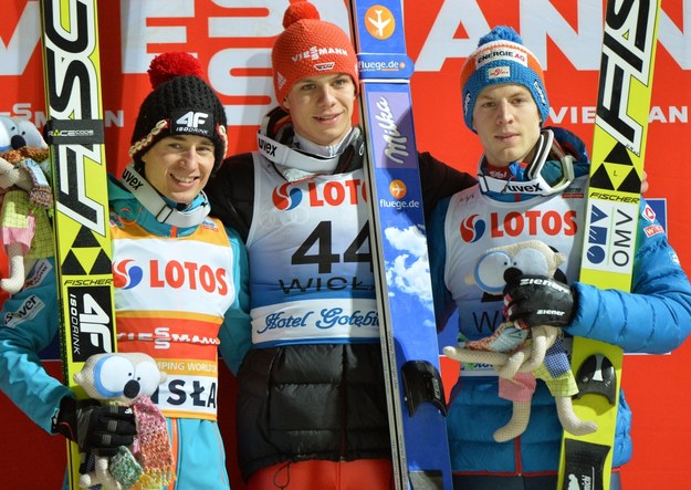 Niemiec Andreas Wellinger, Kamil Stoch i Austriak Michael Hayboeck na podium w Wiśle /Grzegorz Momot /PAP