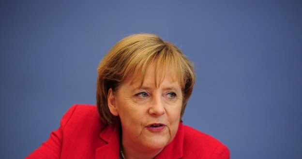 Niemieccy komentatorzy zarzucają Merkel ustępstwo wobec Paryża /AFP