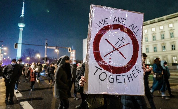 Niemieccy koronasceptycy znaleźli azyl w Bułgarii. „Tu mogą spełnić swoje marzenie”