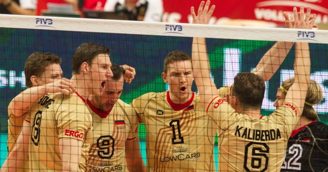 Niemiecka drużyna cieszy się po zdobyciu punktu /PAP/Andrzej Grygiel    /PAP