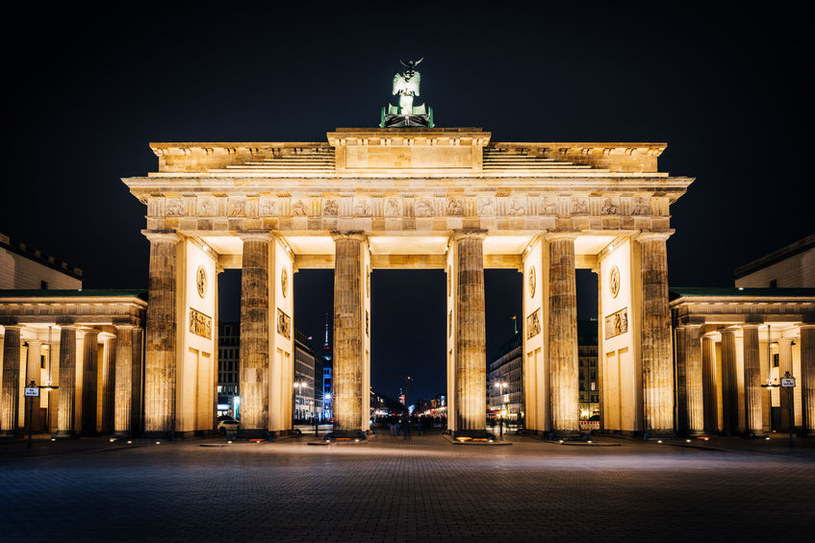 Niemiecka gospodarka słabnie. To problem dla całej Europy. Na zdj. Brama Brandenburska w Berlinie /123RF/PICSEL