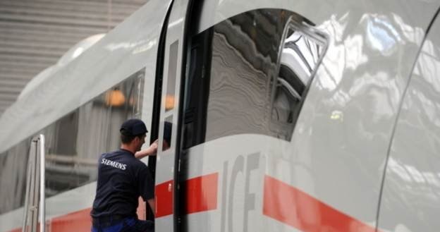 Niemiecka kolej już korzysta z MMS-ów zamiast biletów. My na razie mamy bilety przez internet /AFP