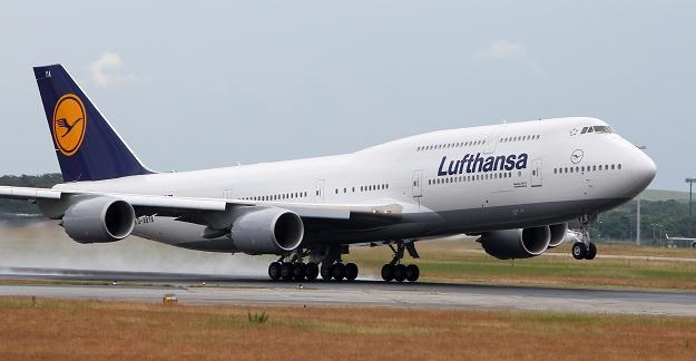 Niemiecka Lufthansa chce uruchomić linię konkurującą z Ryanair czy easyJet /AFP