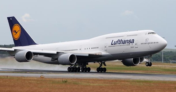 Niemiecka Lufthansa chce uruchomić linię konkurującą z Ryanair czy easyJet /AFP