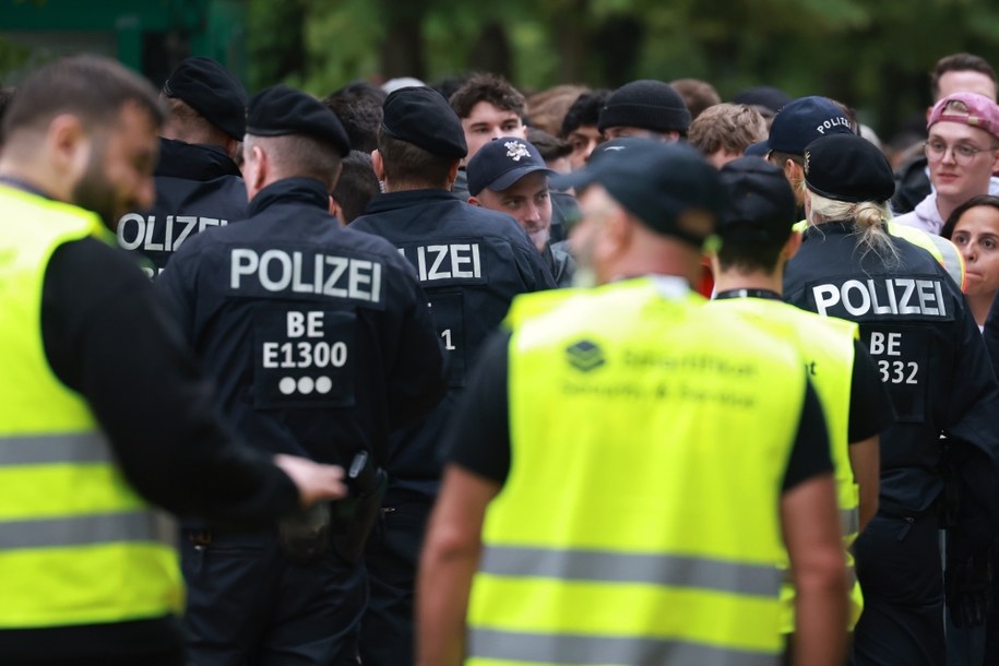 Groził siekierą policjantom i kibicom. Przerażające zdarzenie przed meczem Polska - Holandia