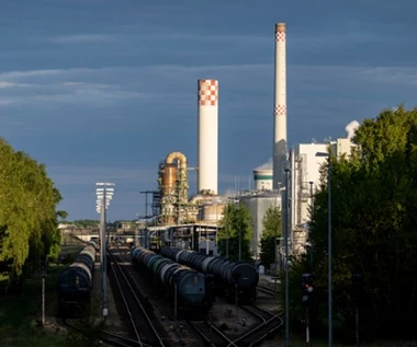 Niemiecka rafineria truje Polskę? Minister klimatu chce wyjaśnień