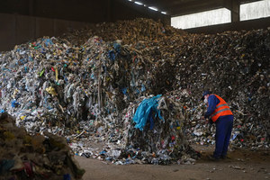 Niemiecki dziennik: "Śmieciowa mafia" wywozi odpady do Polski