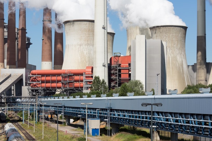 Niemiecki minister finansów zakwestionował datę odejścia od węgla. Na zdjęciu elektrownia RWE w pobliżu kopalni Garzweiler /123RF/PICSEL