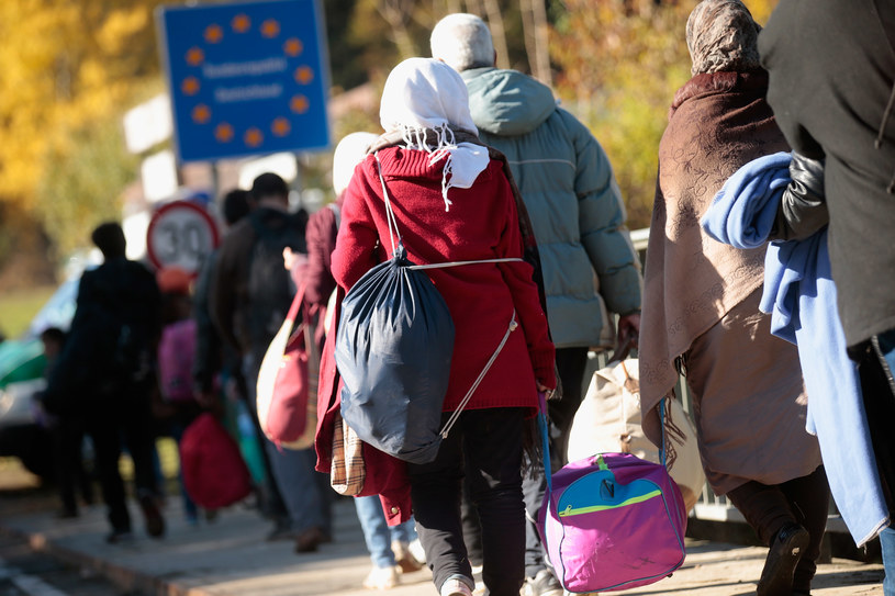 Niemiecki pomysł z premiami dla uchodźców za powrót do domu na razie się nie sprawdził /Johannes Simon /Getty Images