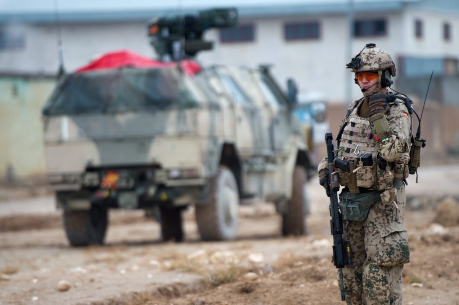 Niemiecki żołnierz podczas patrolu w Afganistanie /Maurizio Gambarini / dpa /PAP/EPA