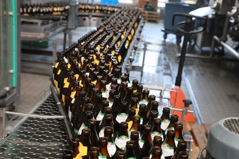 Niemieckie browary alarmują, że może im zabraknąć butelek do piwa /Bodo Schackow / DPA / dpa Picture-Alliance /AFP