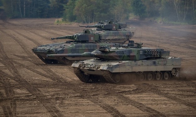 Niemieckie czołgi Leopard 2A6 podczas ćwiczeń wojskowych / 	Philipp Schulze /PAP