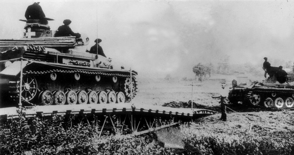 Niemieckie czołgi w czasie ofensywy w 1939 roku /AFP