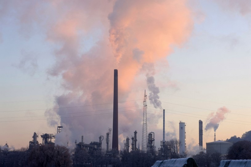 Niemieckie fabryki cierpią z powodu spadku liczby zamówień. Na zdj. przemysłowy krajobraz Zagłębia Ruhry /Jurgen Fromme /AFP