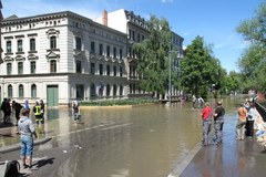 Niemieckie Halle pod wodą, mieszkańcy ratują miasto