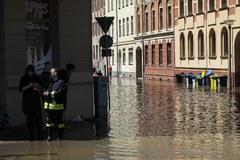 Niemieckie Halle pod wodą, mieszkańcy ratują miasto