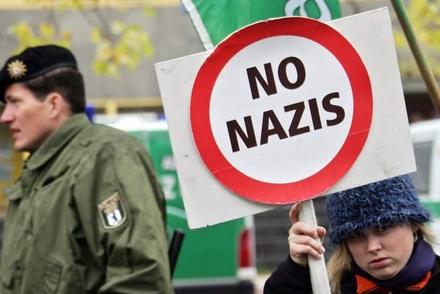Niemieckie prawo zabrania propagowania lub eksponowania symboli nazizmu /AFP