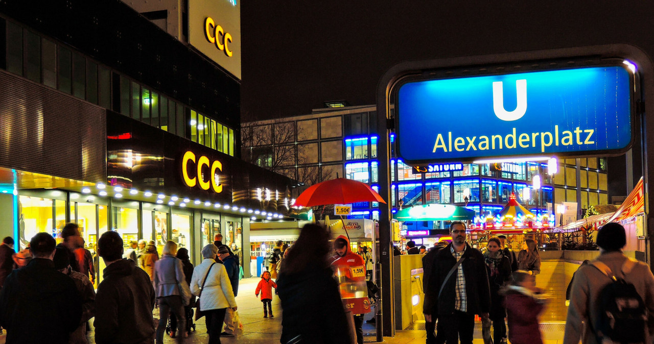Niemieckie sklepy będą zamykane w poniedziałki? Na zdj. Alexanderplatz w Berlinie /Jakub Walasek /Reporter
