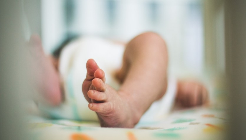 Niemowlak ze złamaną nogą. Jest areszt dla ojca dziecka