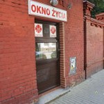Niemowlę porzucone w "Oknie życia". Szybka reakcja służb