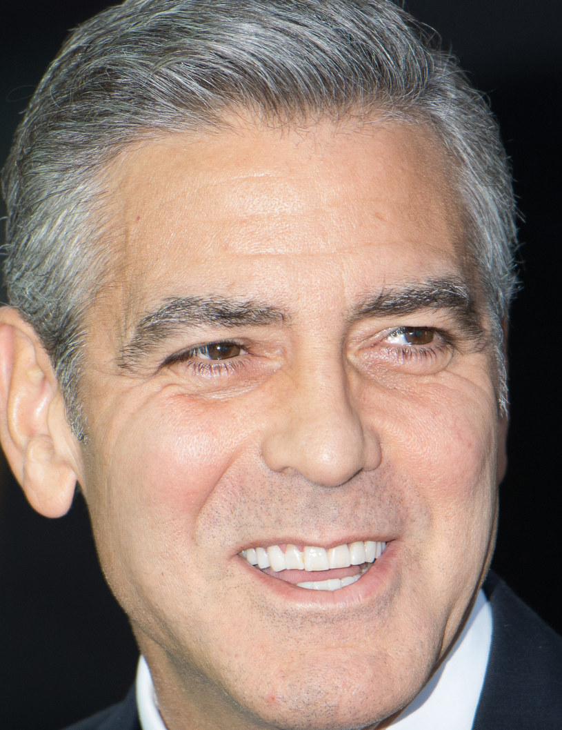 Nienaganny uśmiech 52-letniego George'a Clooneya /Dave Kotinsky /Getty Images