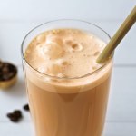 Nieoczywisty dodatek do kawy. Wydziela się hormon szczęścia, koniec ze słodkimi zachciankami