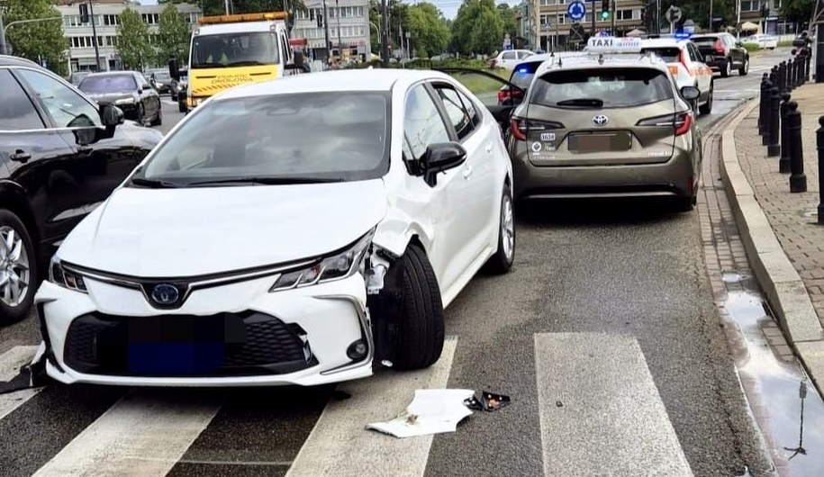 Nieodpowiedzialny kierowca zatrzymany po pościgu w centrum Warszawy /X/Policja Warszawa /